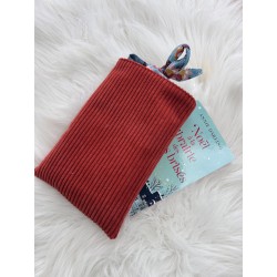 Pochette à livre de poche Eva velours rouille- fleurs bleues